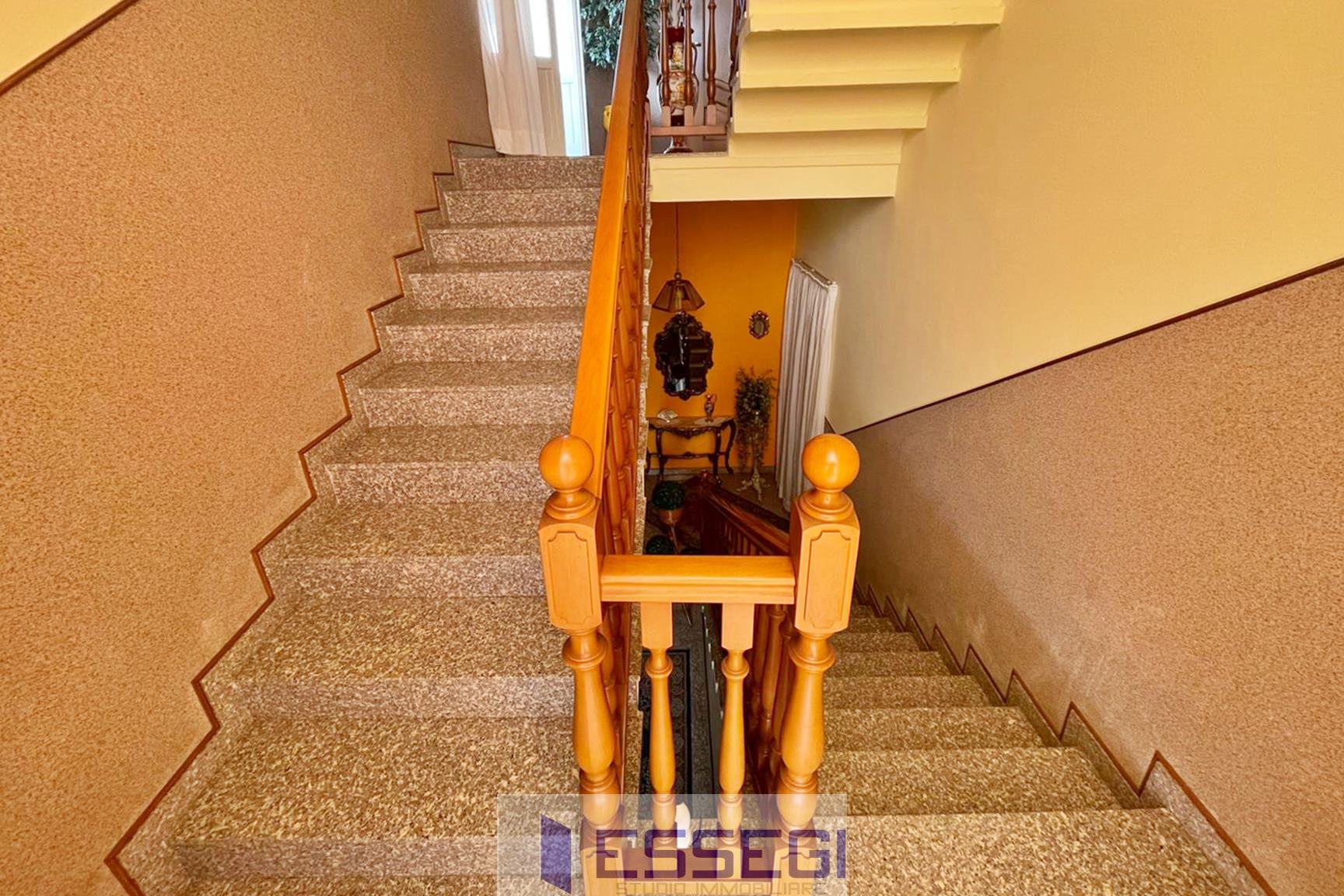 GIUSSANO Casa indipendente bifamiliare